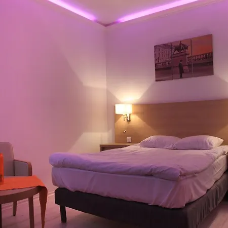 Szin-Haz Apartman (Adults Only)