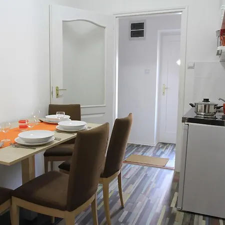 Szin-Haz Apartman (Adults Only)
