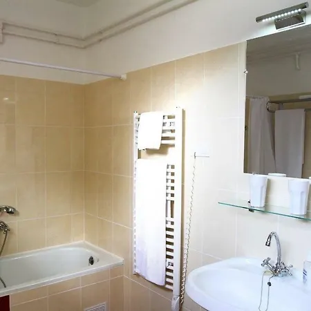 Szin-Haz Apartman (Adults Only)